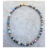 Collar con cuentas de serpiente cascabel
