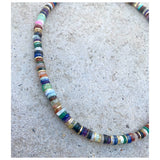 Collar con cuentas de serpiente cascabel