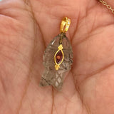 Collar de cadena con diseño de pez tallado