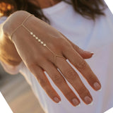 Pulsera con 6 tachuelas centrales festoneadas 